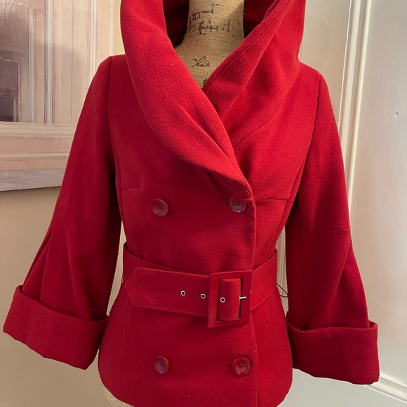 Fire engine red short Jackie O. jacket with 3/4 length sleeves and belt. - Picture 2 of 9